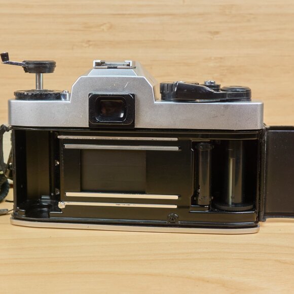 Vintage Ricoh KR-5 35mm SLR Camera, with Rikonar F/2.2 55mm lens, Made in Japan - Picture 8 of 8